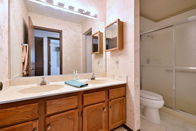132 S Staffire Drives, Schaumburg, IL 60193
