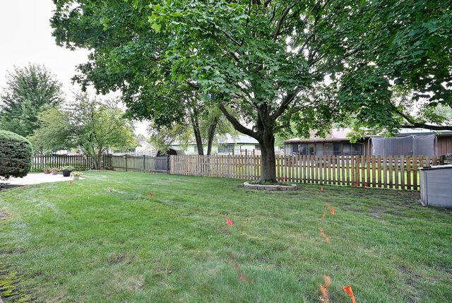 132 S Staffire Drives, Schaumburg, IL 60193