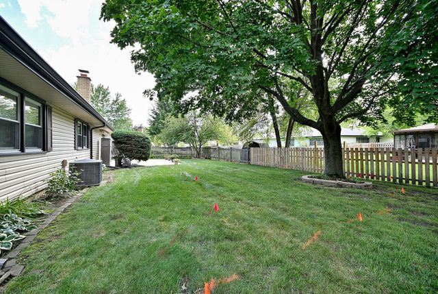132 S Staffire Drives, Schaumburg, IL 60193