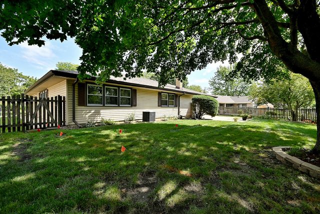 132 S Staffire Drives, Schaumburg, IL 60193