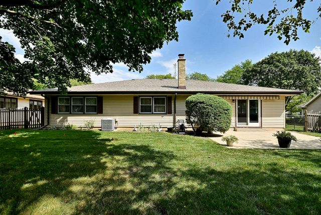 132 S Staffire Drives, Schaumburg, IL 60193