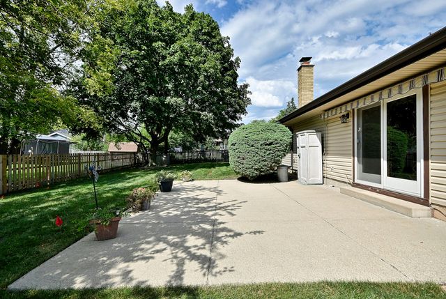 132 S Staffire Drives, Schaumburg, IL 60193