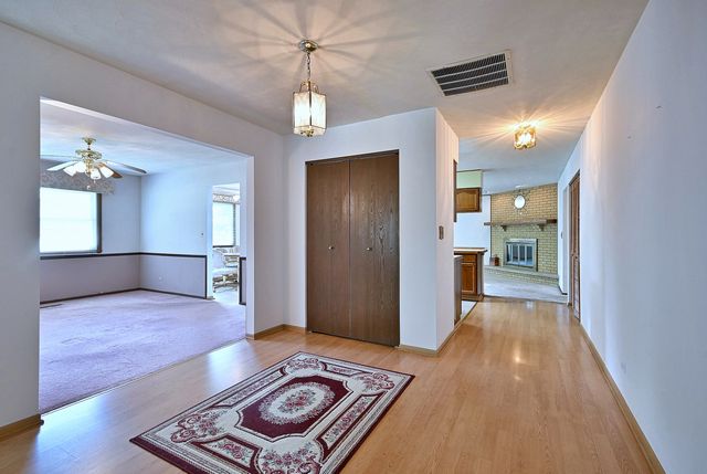 132 S Staffire Drives, Schaumburg, IL 60193
