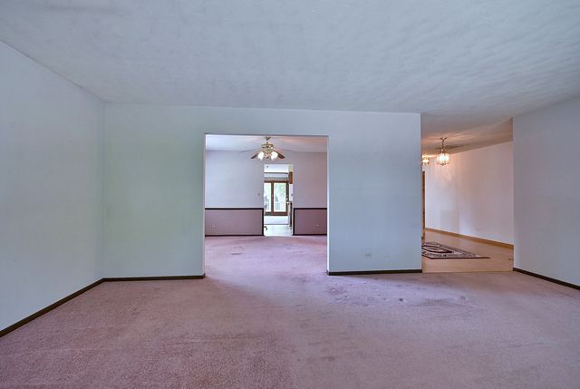 132 S Staffire Drives, Schaumburg, IL 60193