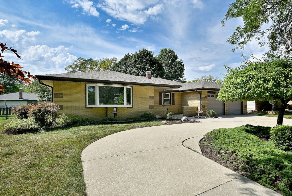 132 S Staffire Drives, Schaumburg, IL 60193 — photo 3