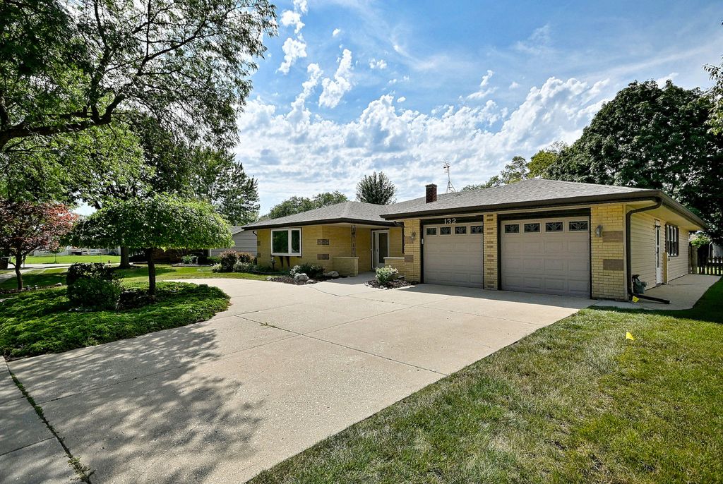 132 S Staffire Drives, Schaumburg, IL 60193 — photo 4