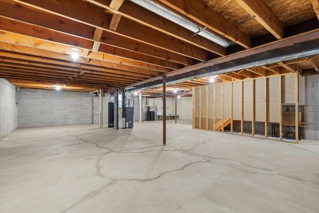 W179N9885 Riversbend CIRCLE E, Germantown, WI 53022