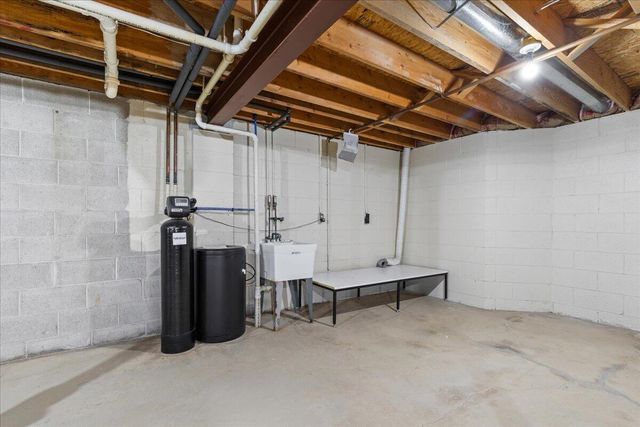 W179N9885 Riversbend CIRCLE E, Germantown, WI 53022