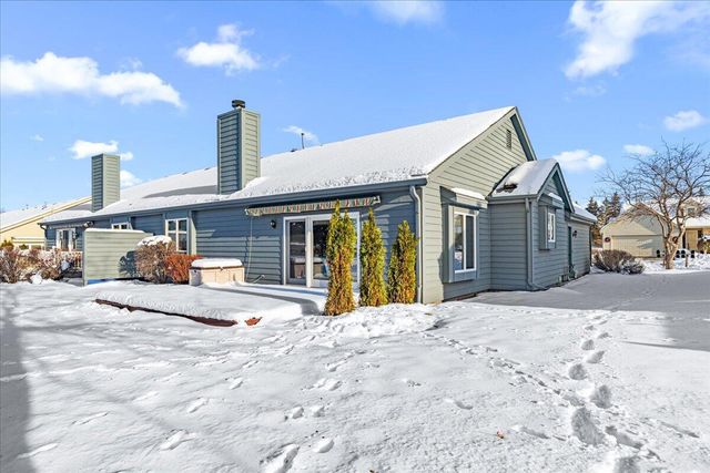 W179N9885 Riversbend CIRCLE E, Germantown, WI 53022