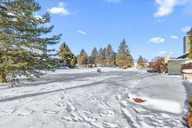 W179N9885 Riversbend CIRCLE E, Germantown, WI 53022