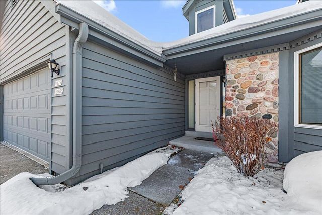 W179N9885 Riversbend CIRCLE E, Germantown, WI 53022