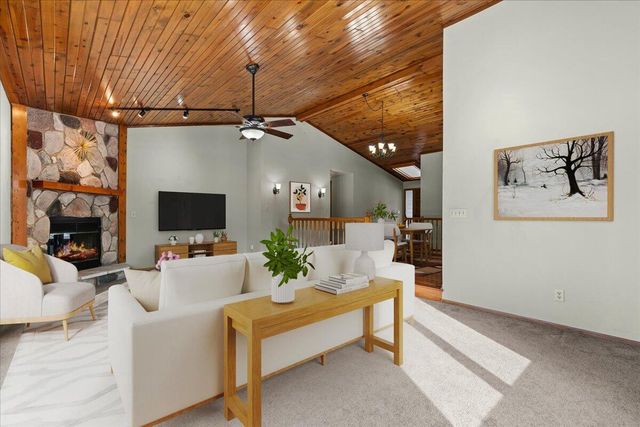 W179N9885 Riversbend CIRCLE E, Germantown, WI 53022