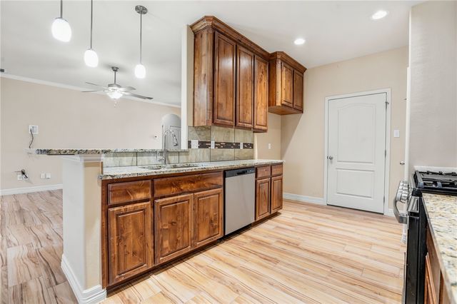 2221 Cuarzo Dr, Corpus Christi, TX 78414
