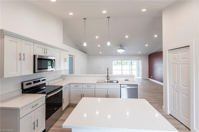 2007 NW 21st ST, Cape Coral, FL 33993