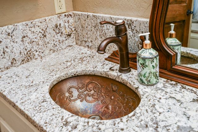 796 Sunny Slope Drive, Crane, MO 65633