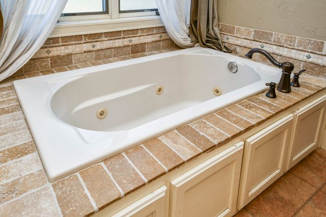 796 Sunny Slope Drive, Crane, MO 65633