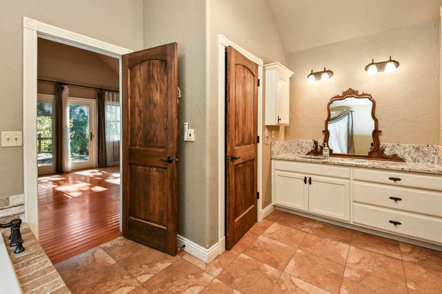 796 Sunny Slope Drive, Crane, MO 65633