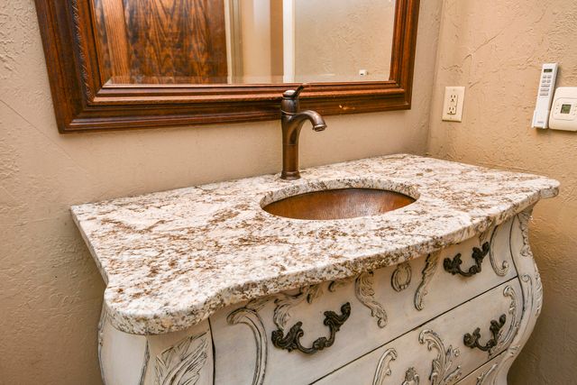 796 Sunny Slope Drive, Crane, MO 65633