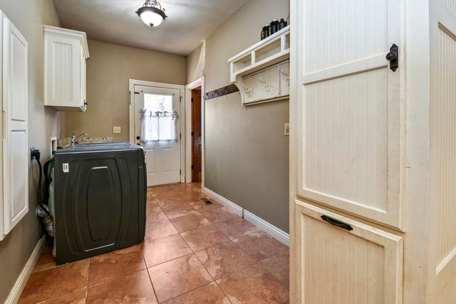 796 Sunny Slope Drive, Crane, MO 65633