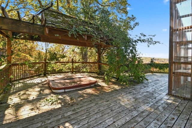 796 Sunny Slope Drive, Crane, MO 65633