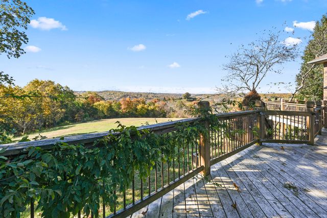 796 Sunny Slope Drive, Crane, MO 65633