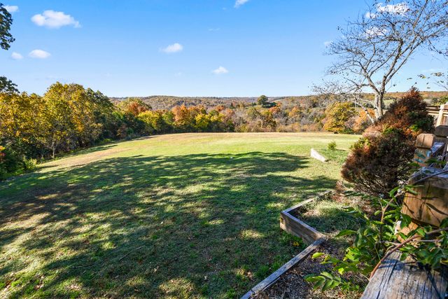 796 Sunny Slope Drive, Crane, MO 65633