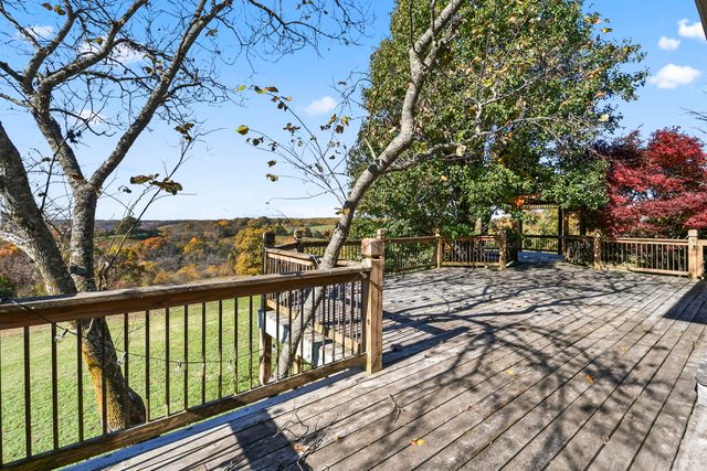 796 Sunny Slope Drive, Crane, MO 65633