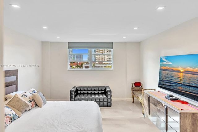 19390 Collins Avenue 421, Sunny Isles Beach, FL 33160