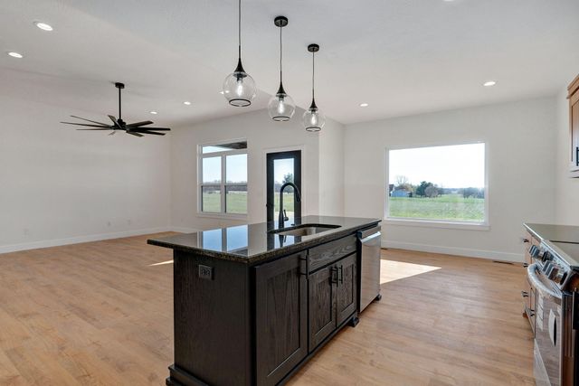 1090 Napper Road, Billings, MO 65610