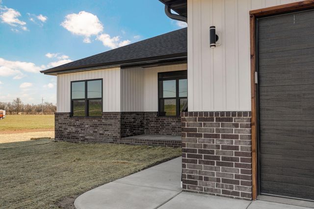 1090 Napper Road, Billings, MO 65610