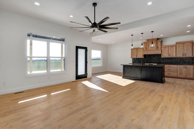 1090 Napper Road, Billings, MO 65610