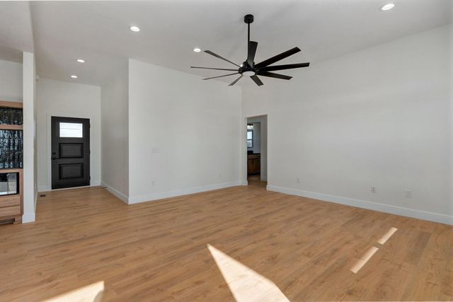 1090 Napper Road, Billings, MO 65610