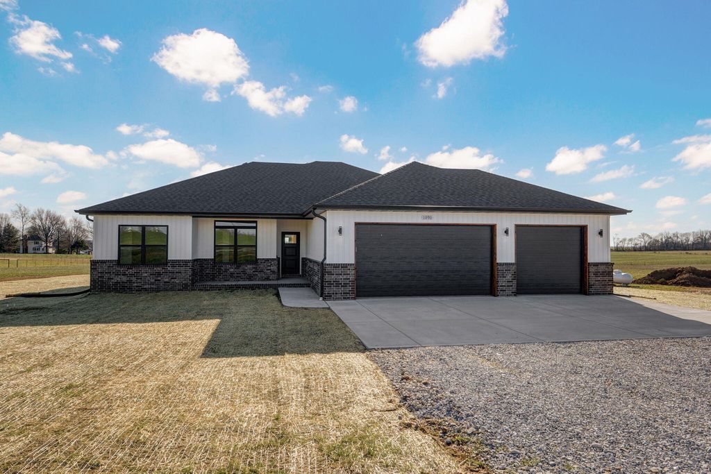 1090 Napper Road, Billings, MO 65610