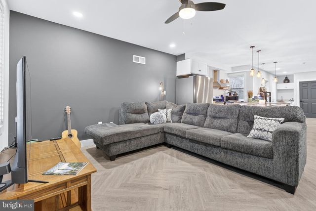 565 S CHRISTIAN ST, Lancaster, PA 17602