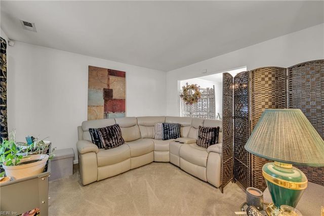 87 Magnolia DR, Newport News, VA 23605