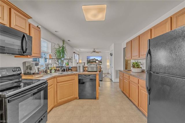 87 Magnolia DR, Newport News, VA 23605