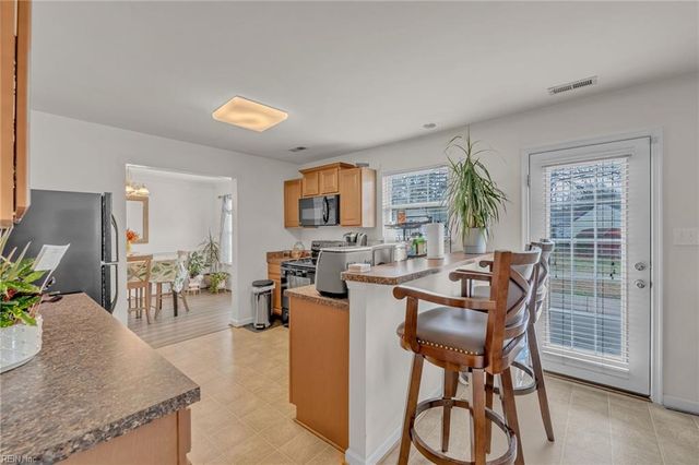 87 Magnolia DR, Newport News, VA 23605