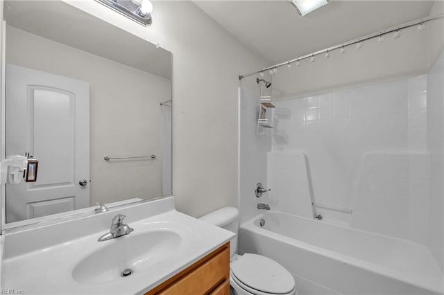 87 Magnolia DR, Newport News, VA 23605