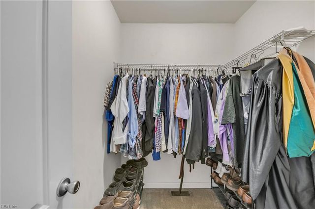 87 Magnolia DR, Newport News, VA 23605