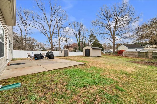 87 Magnolia DR, Newport News, VA 23605