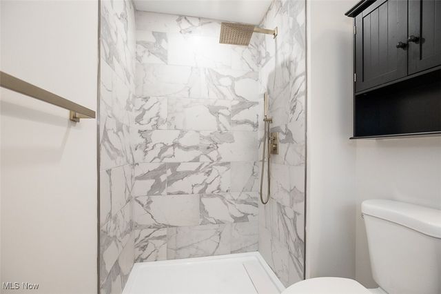 5228 Hickory Drive, Lyndhurst, OH 44124