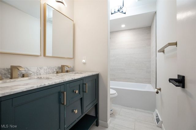 5228 Hickory Drive, Lyndhurst, OH 44124