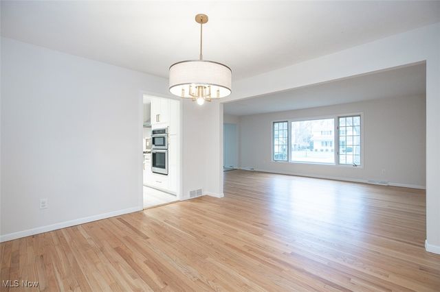 5228 Hickory Drive, Lyndhurst, OH 44124