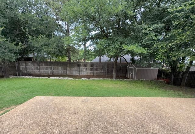 216 Flagstone Drive, Burleson, TX 76028