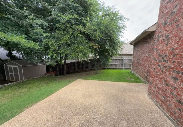 216 Flagstone Drive, Burleson, TX 76028