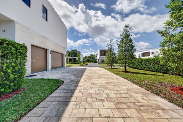 16709 Botaniko Drive North, Weston, FL 33326