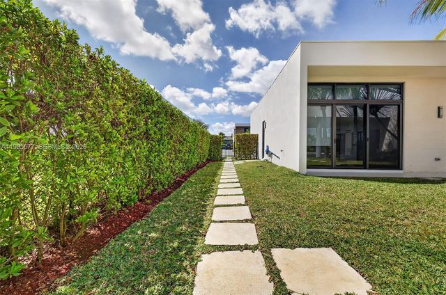 16709 Botaniko Drive North, Weston, FL 33326