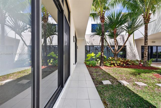 16709 Botaniko Drive North, Weston, FL 33326