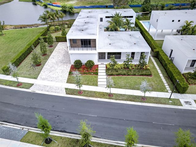 16709 Botaniko Drive North, Weston, FL 33326