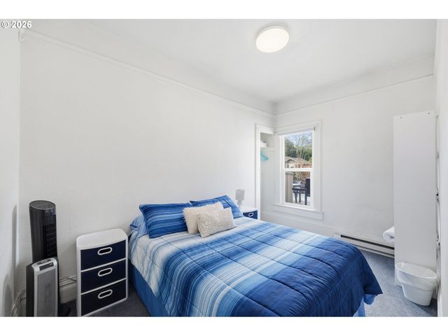 2042 ONYX St, Eugene, OR 97403